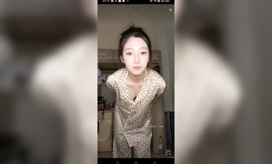 最新《瘋狂抖音》外篇之《抖音擦邊4》顏值主播各顯神通 閃現走光 刷邊瘋狂作死 扣逼漏奶 (253)