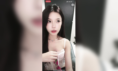 最新《瘋狂抖音》外篇之《抖音擦邊4》顏值主播各顯神通 閃現走光 刷邊瘋狂作死 扣逼漏奶 (130)