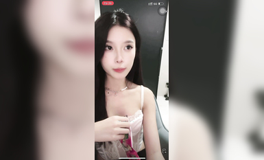 最新《瘋狂抖音》外篇之《抖音擦邊4》顏值主播各顯神通 閃現走光 刷邊瘋狂作死 扣逼漏奶 (130)