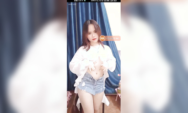 最新《瘋狂抖音》外篇之《抖音擦邊4》顏值主播各顯神通 閃現走光 刷邊瘋狂作死 扣逼漏奶 (30)