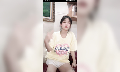 最新《瘋狂抖音》外篇之《抖音擦邊4》顏值主播各顯神通 閃現走光 刷邊瘋狂作死 扣逼漏奶 (282)