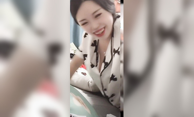 最新《瘋狂抖音》外篇之『三亞美女2』極品三亞外圍美女大秀身材 作死大尺度 摳B揉乳擠奶 (52)