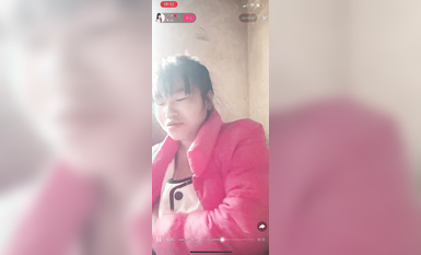 最新《瘋狂抖音》外篇之《抖音擦邊4》顏值主播各顯神通 閃現走光 刷邊瘋狂作死 扣逼漏奶 (73)