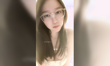 最新《瘋狂抖音》外篇之《抖音擦邊4》顏值主播各顯神通 閃現走光 刷邊瘋狂作死 扣逼漏奶 (224)