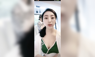 最新《瘋狂抖音》外篇之《抖音擦邊4》顏值主播各顯神通 閃現走光 刷邊瘋狂作死 扣逼漏奶 (235)