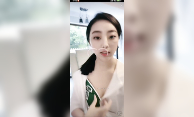 最新《瘋狂抖音》外篇之《抖音擦邊4》顏值主播各顯神通 閃現走光 刷邊瘋狂作死 扣逼漏奶 (235)