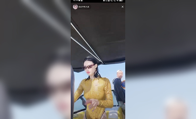 最新《瘋狂抖音》外篇之『三亞美女2』極品三亞外圍美女大秀身材 作死大尺度 摳B揉乳擠奶 (17)