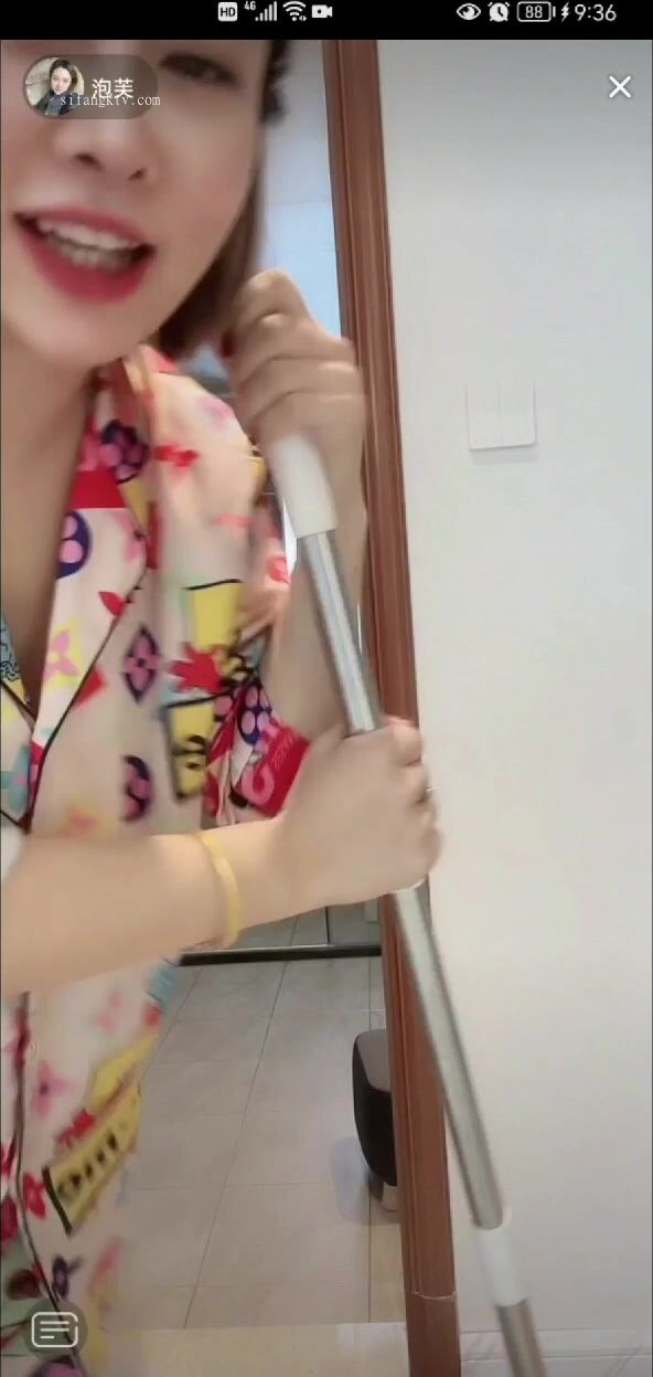 最新《瘋狂抖音》外篇之『三亞美女2』極品三亞外圍美女大秀身材 作死大尺度 摳B揉乳擠奶 (44)