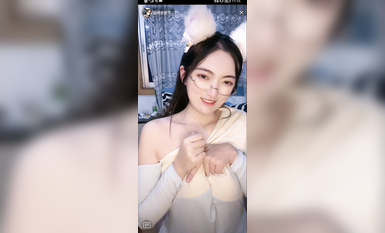 最新《瘋狂抖音》外篇之『三亞美女2』極品三亞外圍美女大秀身材 作死大尺度 摳B揉乳擠奶 (171)