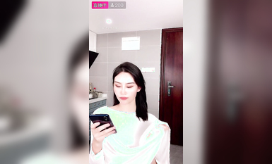 最新《瘋狂抖音》外篇之『三亞美女2』極品三亞外圍美女大秀身材 作死大尺度 摳B揉乳擠奶 (43)