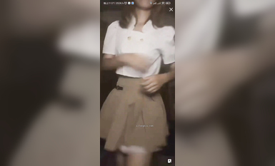 最新《瘋狂抖音》外篇之《抖音擦邊4》顏值主播各顯神通 閃現走光 刷邊瘋狂作死 扣逼漏奶 (295)