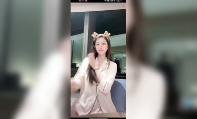 最新《瘋狂抖音》外篇之《抖音擦邊4》顏值主播各顯神通 閃現走光 刷邊瘋狂作死 扣逼漏奶 (20)