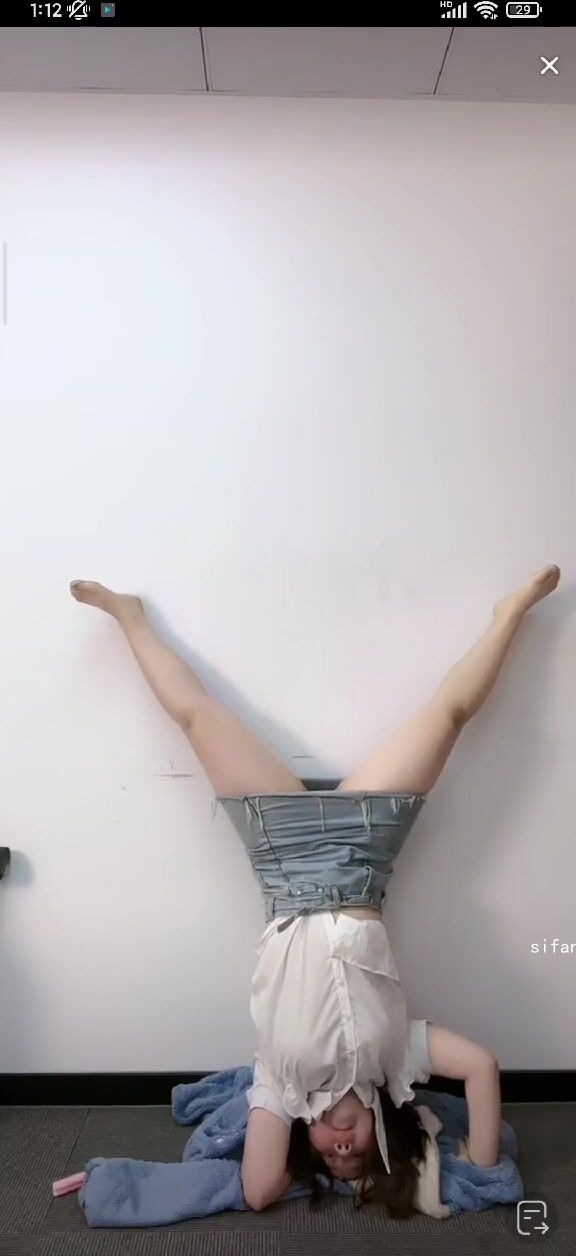 最新《瘋狂抖音》外篇之《抖音擦邊4》顏值主播各顯神通 閃現走光 刷邊瘋狂作死 扣逼漏奶 (140)