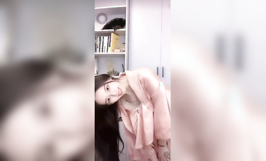 最新《瘋狂抖音》外篇之《抖音擦邊4》顏值主播各顯神通 閃現走光 刷邊瘋狂作死 扣逼漏奶 (132)