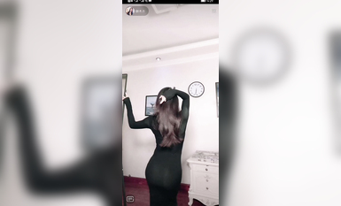 最新《瘋狂抖音》外篇之『三亞美女2』極品三亞外圍美女大秀身材 作死大尺度 摳B揉乳擠奶 (150)