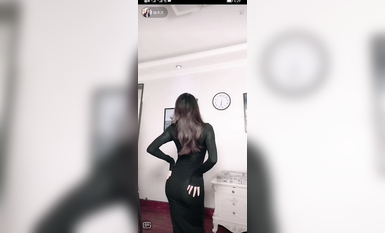 最新《瘋狂抖音》外篇之『三亞美女2』極品三亞外圍美女大秀身材 作死大尺度 摳B揉乳擠奶 (150)