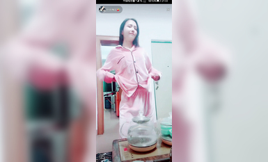 最新《瘋狂抖音》外篇之『三亞美女2』極品三亞外圍美女大秀身材 作死大尺度 摳B揉乳擠奶 (28)