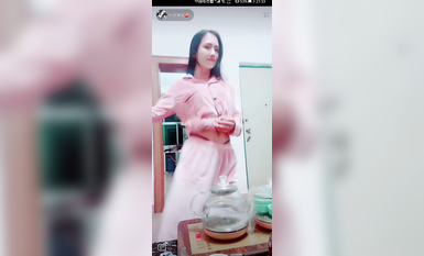 最新《瘋狂抖音》外篇之『三亞美女2』極品三亞外圍美女大秀身材 作死大尺度 摳B揉乳擠奶 (28)