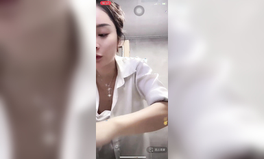 最新《瘋狂抖音》外篇之《抖音擦邊4》顏值主播各顯神通 閃現走光 刷邊瘋狂作死 扣逼漏奶 (174)