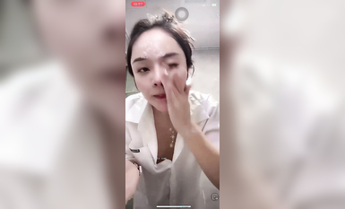 最新《瘋狂抖音》外篇之《抖音擦邊4》顏值主播各顯神通 閃現走光 刷邊瘋狂作死 扣逼漏奶 (174)