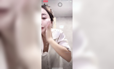 最新《瘋狂抖音》外篇之《抖音擦邊4》顏值主播各顯神通 閃現走光 刷邊瘋狂作死 扣逼漏奶 (174)