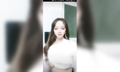 最新《瘋狂抖音》外篇之《抖音擦邊4》顏值主播各顯神通 閃現走光 刷邊瘋狂作死 扣逼漏奶 (220)