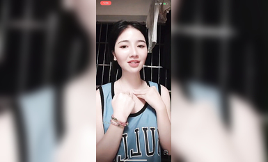 最新《瘋狂抖音》外篇之《抖音擦邊4》顏值主播各顯神通 閃現走光 刷邊瘋狂作死 扣逼漏奶 (256)