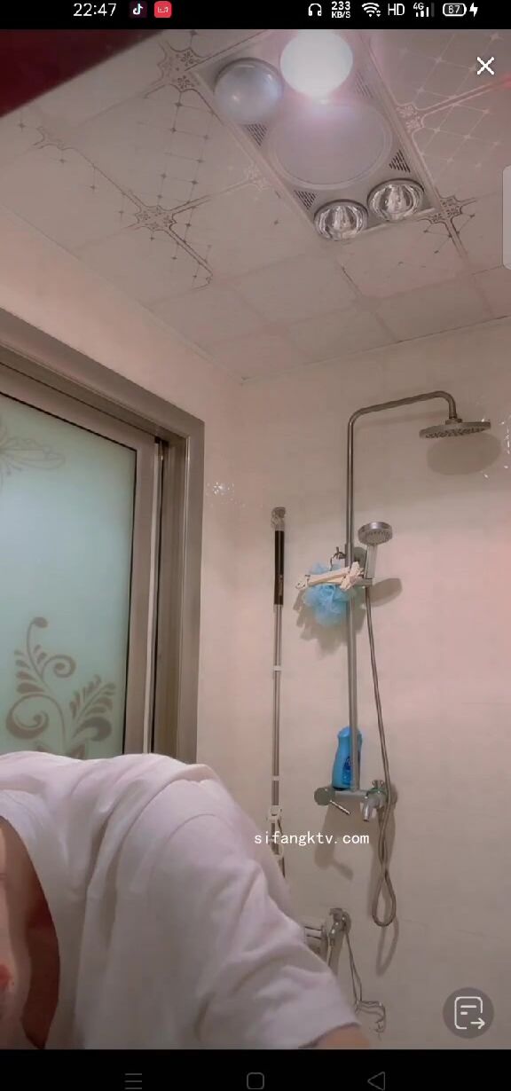 最新《瘋狂抖音》外篇之《抖音擦邊4》顏值主播各顯神通 閃現走光 刷邊瘋狂作死 扣逼漏奶 (58)