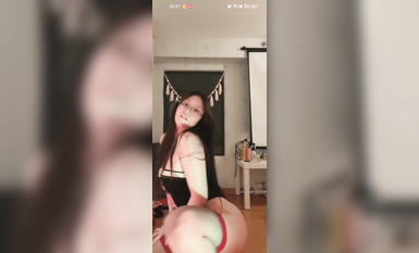 最新《瘋狂抖音》外篇之《抖音擦邊4》顏值主播各顯神通 閃現走光 刷邊瘋狂作死 扣逼漏奶 (28)