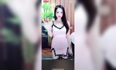 最新《瘋狂抖音》外篇之『三亞美女2』極品三亞外圍美女大秀身材 作死大尺度 摳B揉乳擠奶 (39)