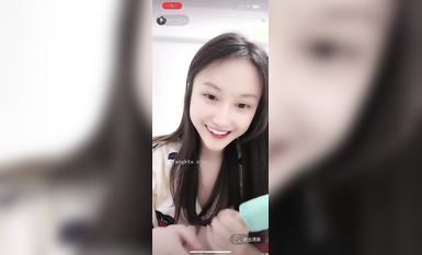 最新《瘋狂抖音》外篇之《抖音擦邊4》顏值主播各顯神通 閃現走光 刷邊瘋狂作死 扣逼漏奶 (145)