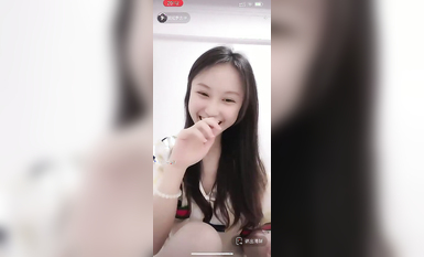 最新《瘋狂抖音》外篇之《抖音擦邊4》顏值主播各顯神通 閃現走光 刷邊瘋狂作死 扣逼漏奶 (145)