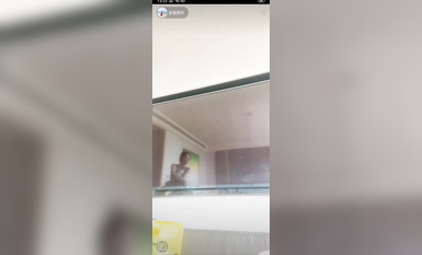 最新《瘋狂抖音》外篇之《抖音擦邊4》顏值主播各顯神通 閃現走光 刷邊瘋狂作死 扣逼漏奶 (41)