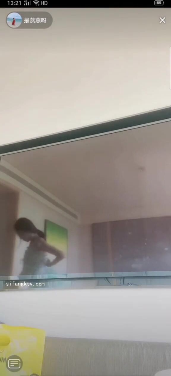 最新《瘋狂抖音》外篇之《抖音擦邊4》顏值主播各顯神通 閃現走光 刷邊瘋狂作死 扣逼漏奶 (41)