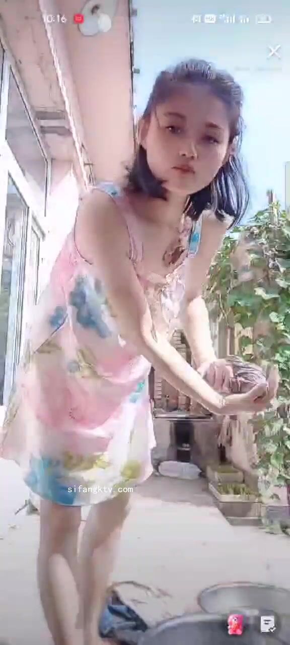 最新《瘋狂抖音》外篇之《抖音擦邊4》顏值主播各顯神通 閃現走光 刷邊瘋狂作死 扣逼漏奶 (52)