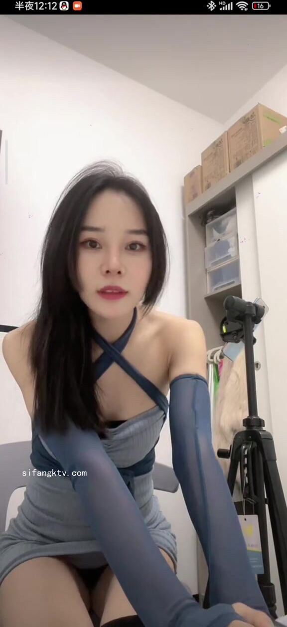 最新《瘋狂抖音》外篇之《抖音擦邊4》顏值主播各顯神通 閃現走光 刷邊瘋狂作死 扣逼漏奶 (226)