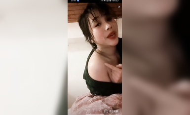 最新《瘋狂抖音》外篇之『三亞美女2』極品三亞外圍美女大秀身材 作死大尺度 摳B揉乳擠奶 (97)