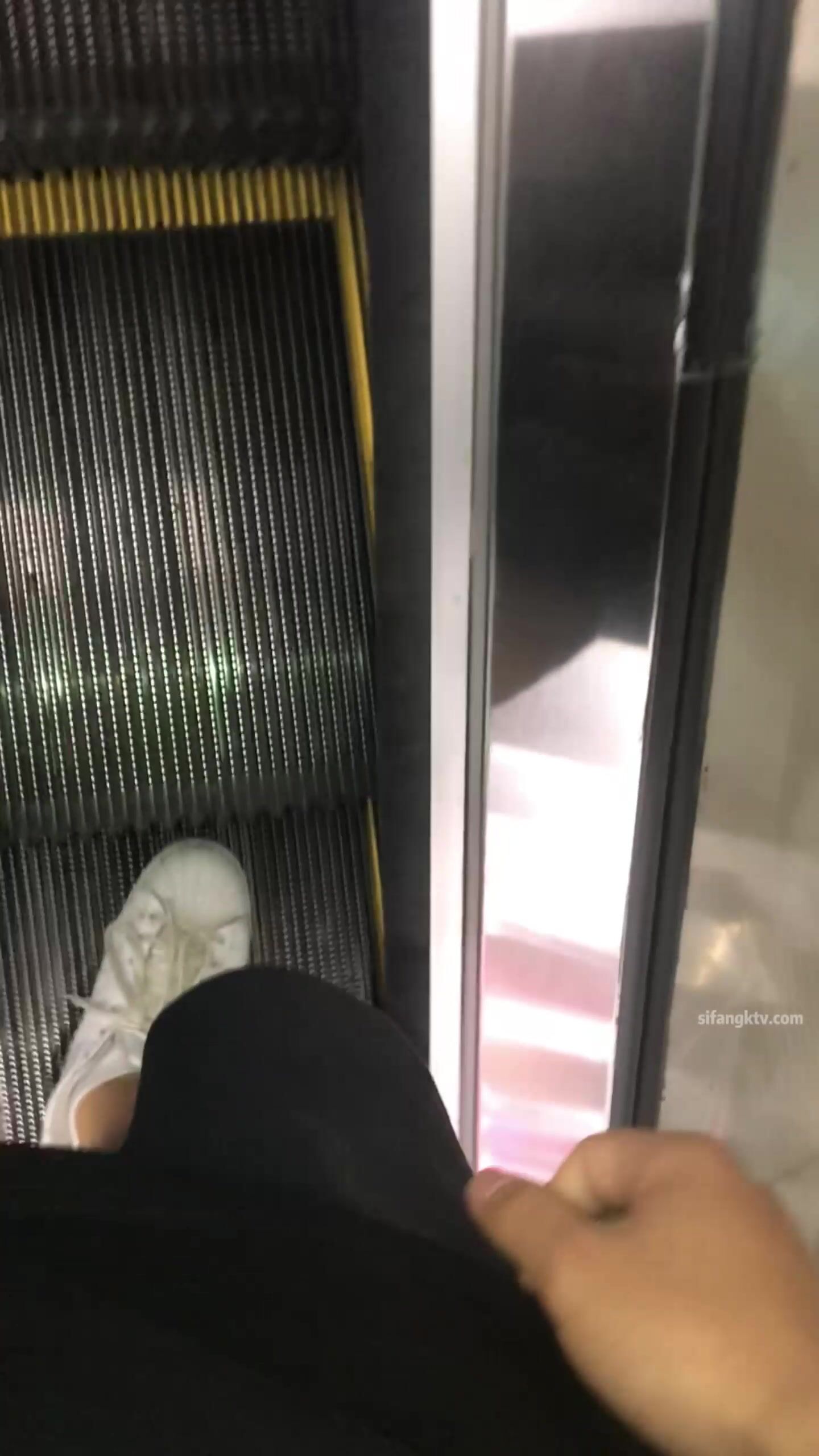 稀缺學姐專場 專業抄底靚麗制服學姐珍藏版 貼著美女屁股抄 有燈光加持畫質特好 超清4K原版 (47)