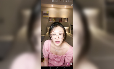 最新《瘋狂抖音》外篇之《抖音擦邊4》顏值主播各顯神通 閃現走光 刷邊瘋狂作死 扣逼漏奶 (258)