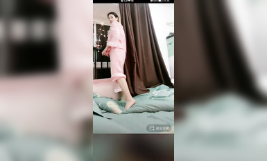 最新《瘋狂抖音》外篇之『三亞美女2』極品三亞外圍美女大秀身材 作死大尺度 摳B揉乳擠奶 (42)