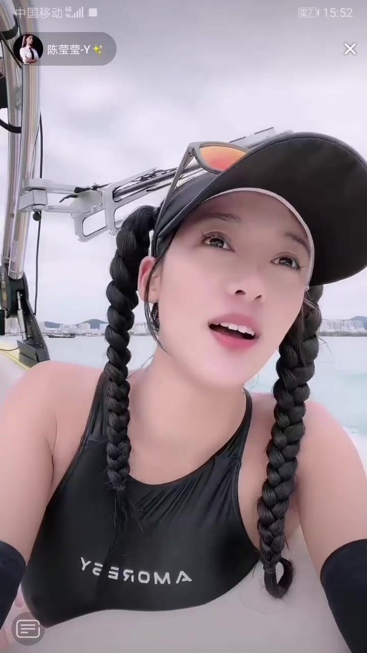 最新《瘋狂抖音》外篇之『三亞美女2』極品三亞外圍美女大秀身材 作死大尺度 摳B揉乳擠奶 (2)