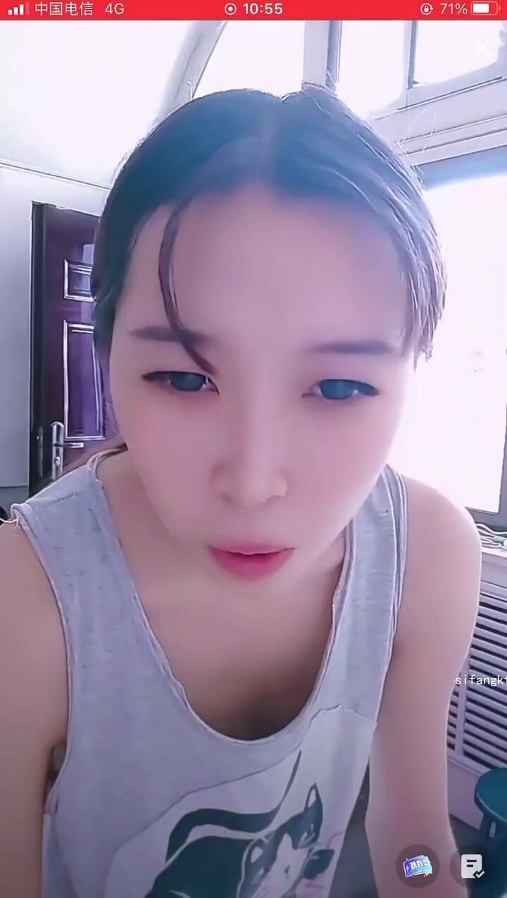 最新《瘋狂抖音》外篇之《抖音擦邊4》顏值主播各顯神通 閃現走光 刷邊瘋狂作死 扣逼漏奶 (81)