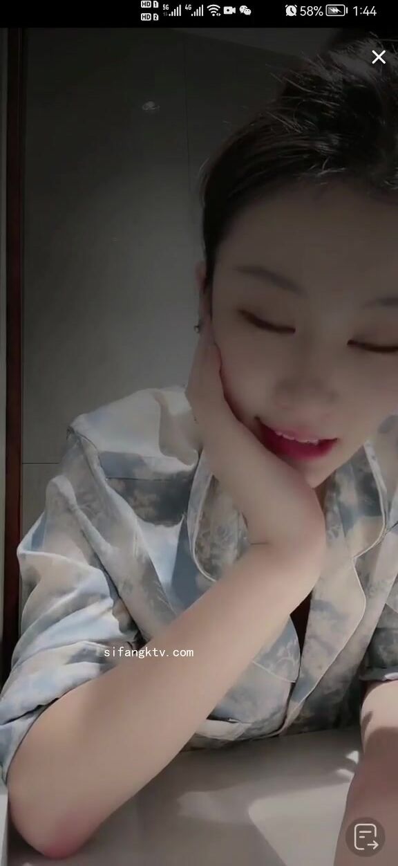 最新《瘋狂抖音》外篇之《抖音擦邊4》顏值主播各顯神通 閃現走光 刷邊瘋狂作死 扣逼漏奶 (175)