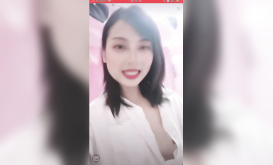 最新《瘋狂抖音》外篇之《抖音擦邊4》顏值主播各顯神通 閃現走光 刷邊瘋狂作死 扣逼漏奶 (82)