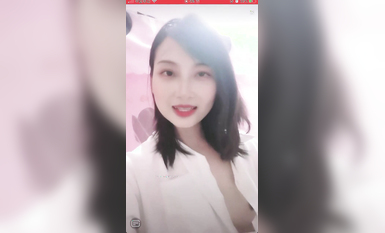 最新《瘋狂抖音》外篇之《抖音擦邊4》顏值主播各顯神通 閃現走光 刷邊瘋狂作死 扣逼漏奶 (82)