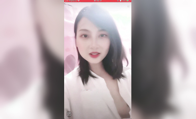 最新《瘋狂抖音》外篇之《抖音擦邊4》顏值主播各顯神通 閃現走光 刷邊瘋狂作死 扣逼漏奶 (82)