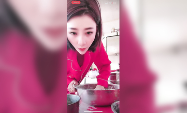 最新《瘋狂抖音》外篇之《抖音擦邊4》顏值主播各顯神通 閃現走光 刷邊瘋狂作死 扣逼漏奶 (173)