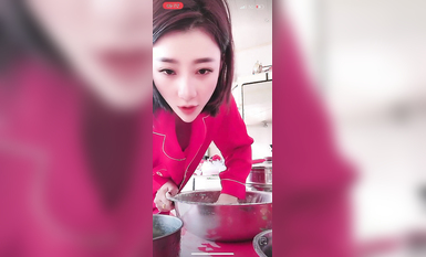 最新《瘋狂抖音》外篇之《抖音擦邊4》顏值主播各顯神通 閃現走光 刷邊瘋狂作死 扣逼漏奶 (173)