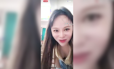 最新《瘋狂抖音》外篇之《抖音擦邊4》顏值主播各顯神通 閃現走光 刷邊瘋狂作死 扣逼漏奶 (89)