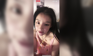 最新《瘋狂抖音》外篇之《抖音擦邊4》顏值主播各顯神通 閃現走光 刷邊瘋狂作死 扣逼漏奶 (21)